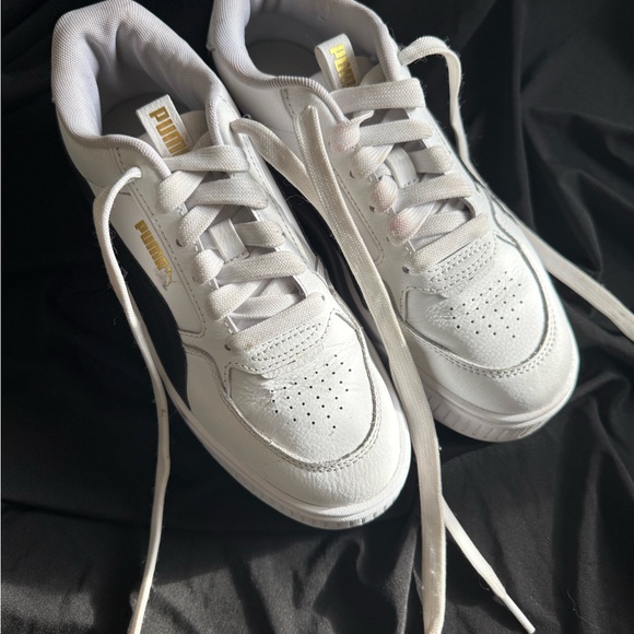 Puma Classic suede leather in White and Black Sneakers - Picture 5 of 10